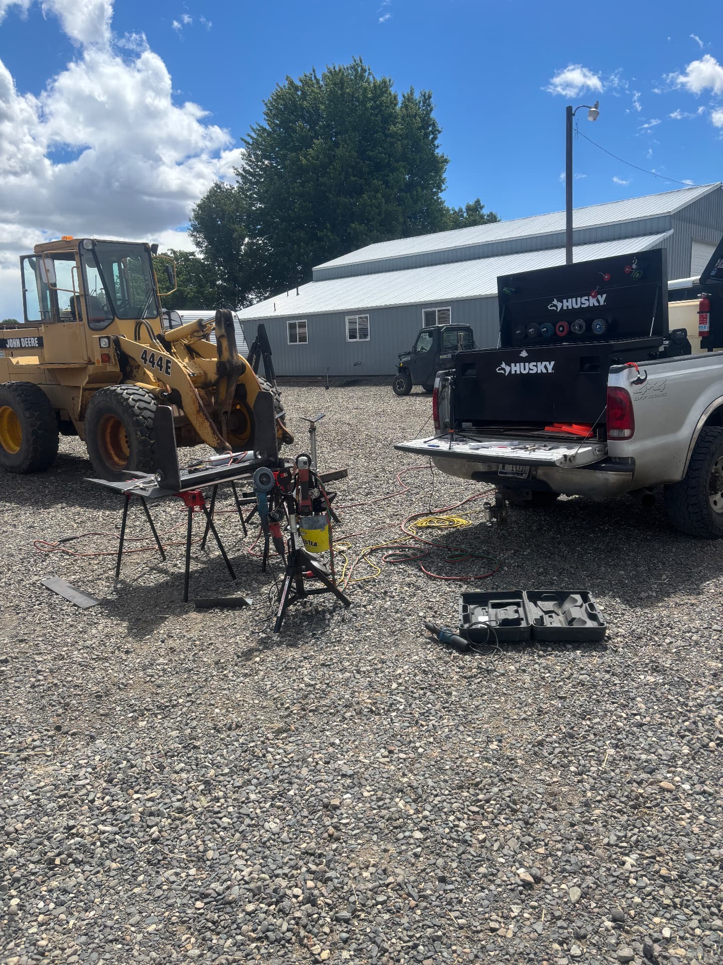 Kobar Welding mobile rig set up beside the wheel loader on the job site